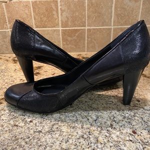 Bandolino Black Pumps.